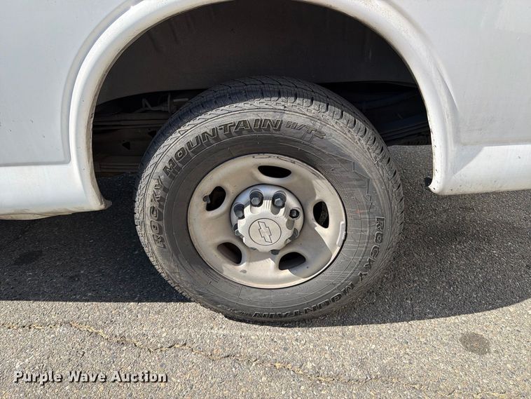 image for item EP3053 2017 Chevrolet Express 2500 van