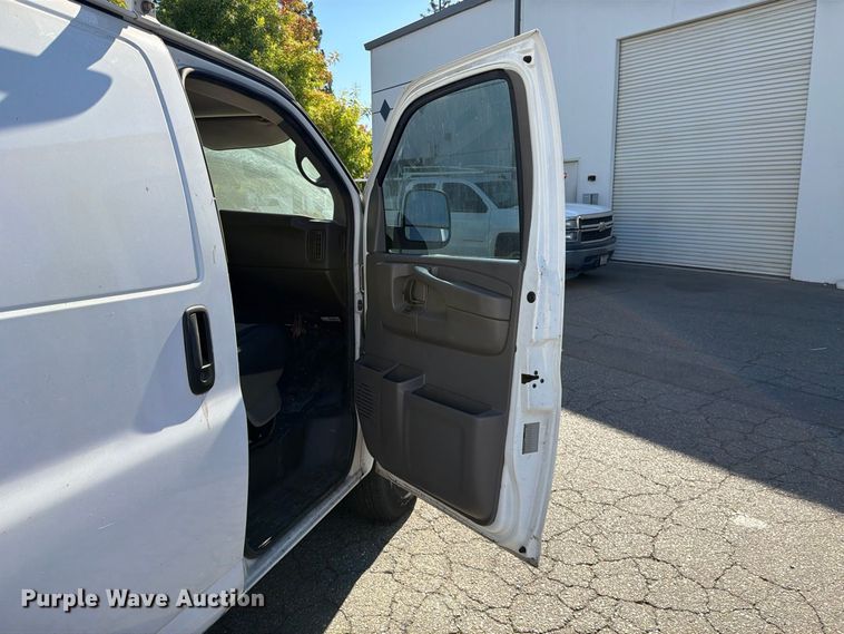 image for item EP3054 2014 Chevrolet Express 2500 van