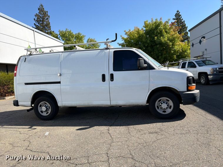 image for item EP3056 2017 Chevrolet Express 2500 van