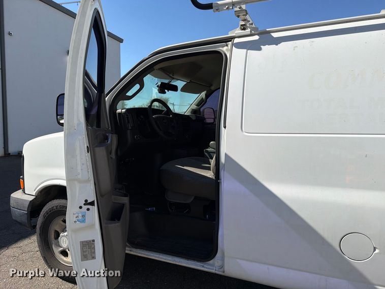 image for item EP3056 2017 Chevrolet Express 2500 van