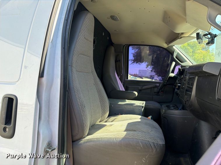 image for item EP3056 2017 Chevrolet Express 2500 van