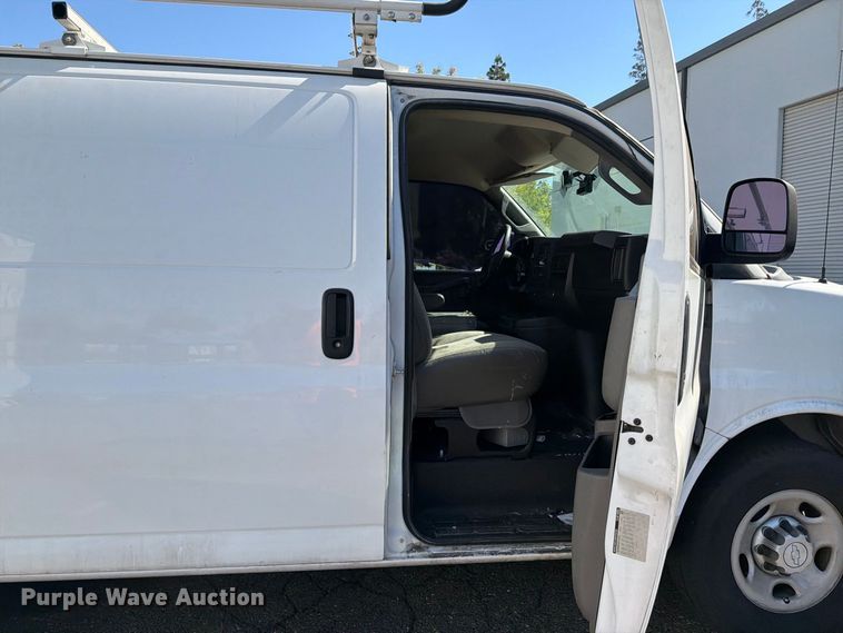 image for item EP3056 2017 Chevrolet Express 2500 van