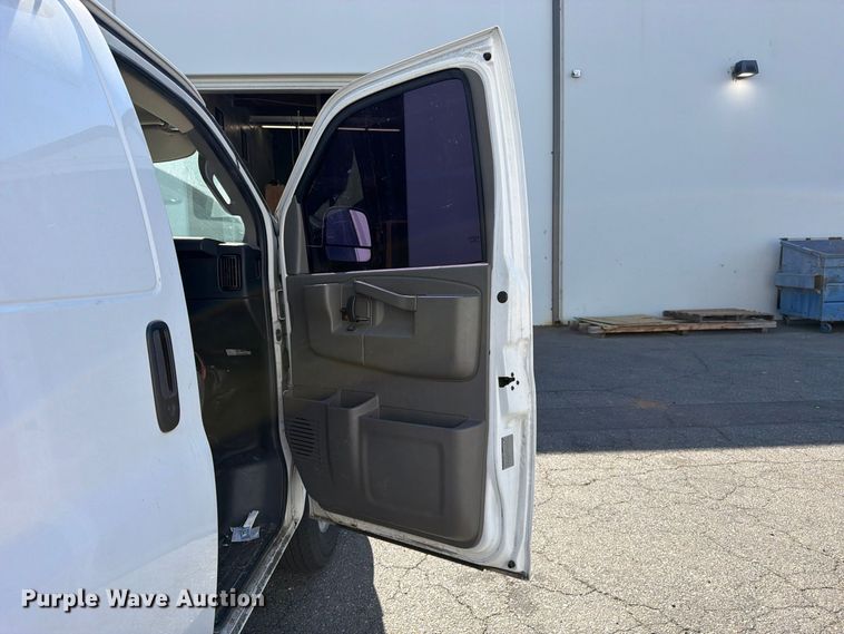 image for item EP3056 2017 Chevrolet Express 2500 van