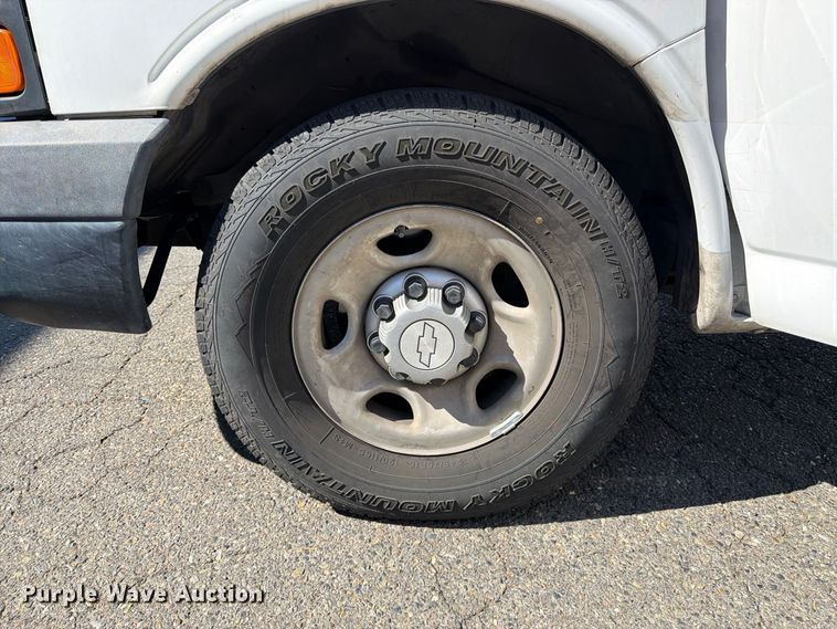 image for item EP3056 2017 Chevrolet Express 2500 van