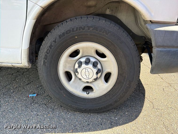 image for item EP3056 2017 Chevrolet Express 2500 van