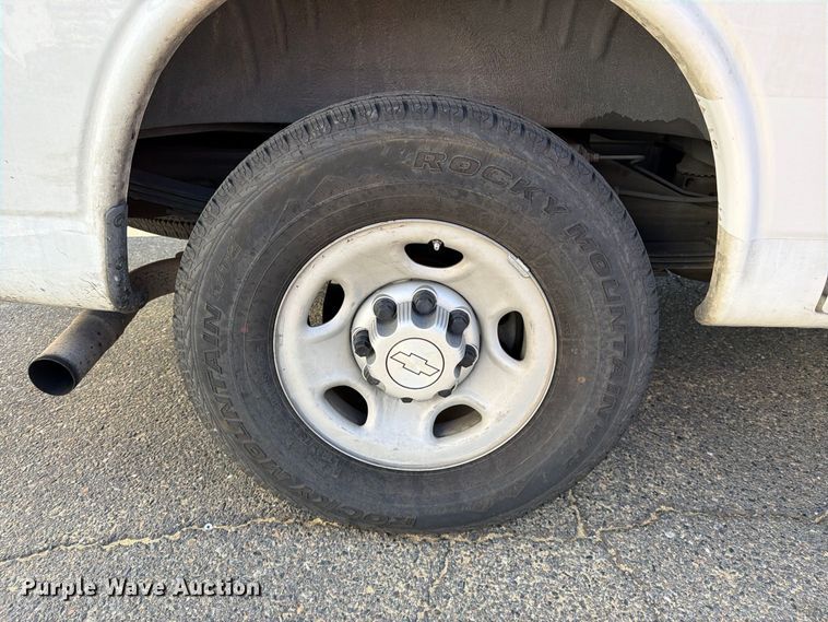 image for item EP3056 2017 Chevrolet Express 2500 van