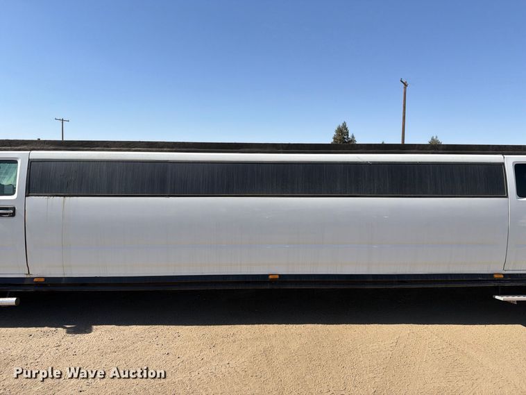 image for item EP3059 2005 Hummer H2 limousine