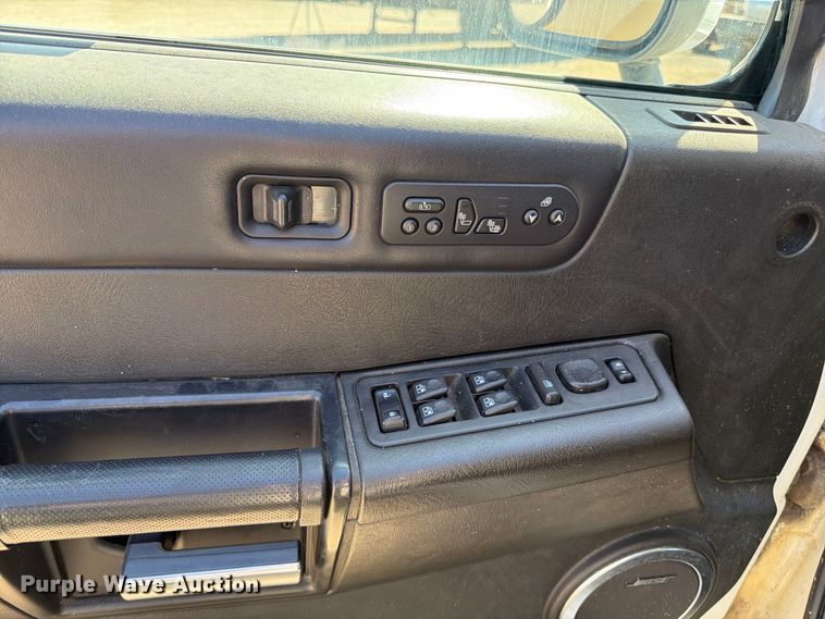 image for item EP3059 2005 Hummer H2 limousine