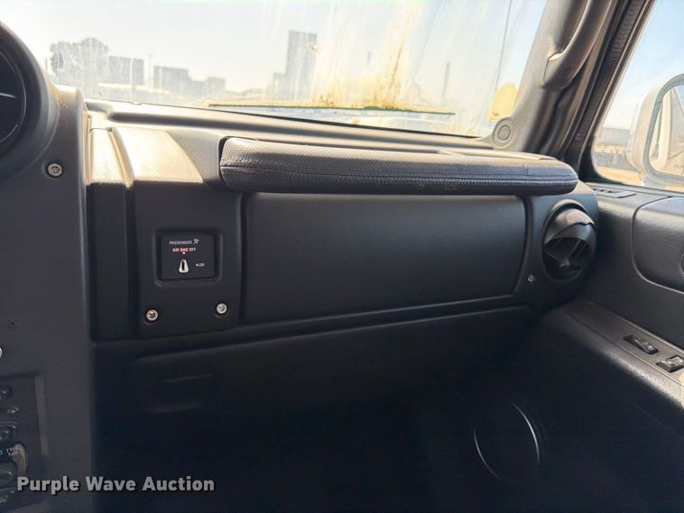 image for item EP3059 2005 Hummer H2 limousine