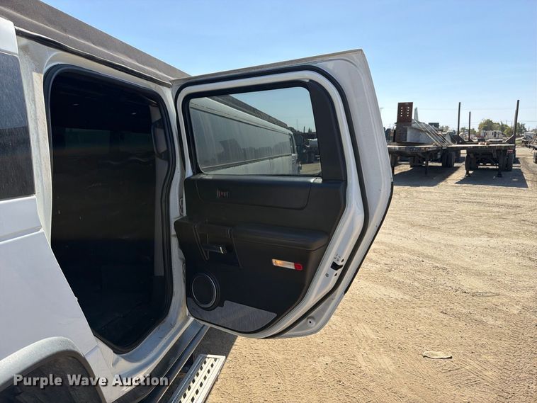 image for item EP3059 2005 Hummer H2 limousine