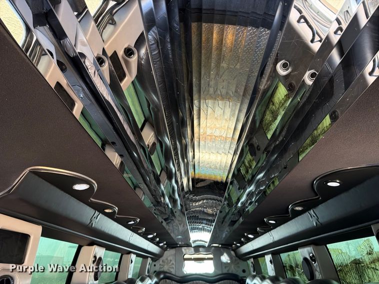 image for item EP3059 2005 Hummer H2 limousine