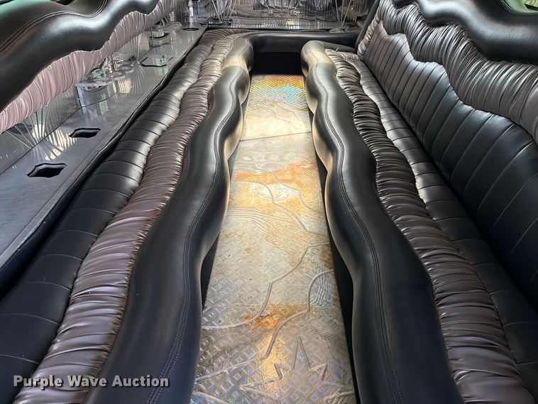 image for item EP3059 2005 Hummer H2 limousine