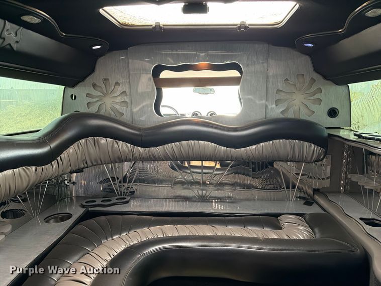 image for item EP3059 2005 Hummer H2 limousine