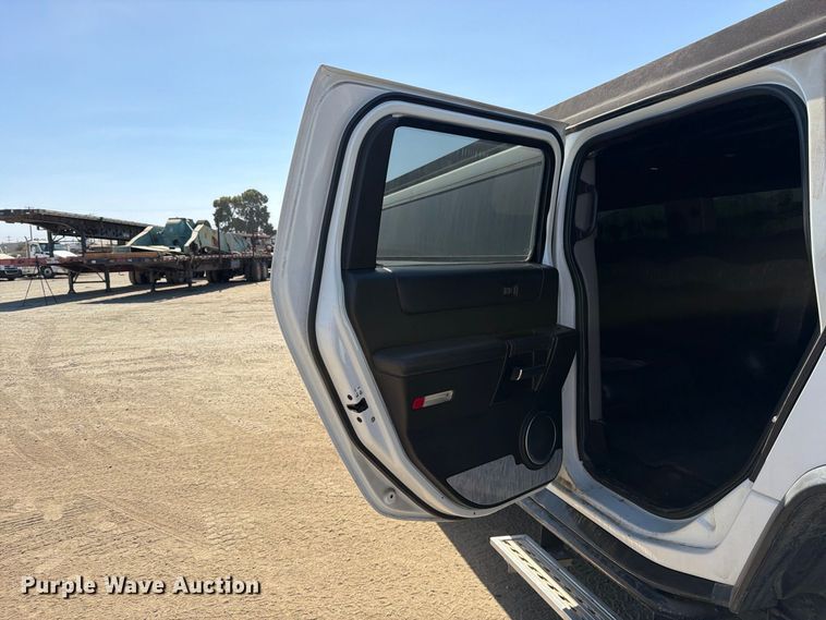 image for item EP3059 2005 Hummer H2 limousine