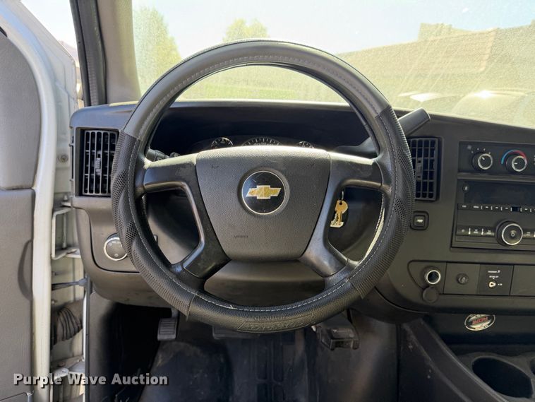 image for item EP3070 2015 Chevrolet Express 2500 van