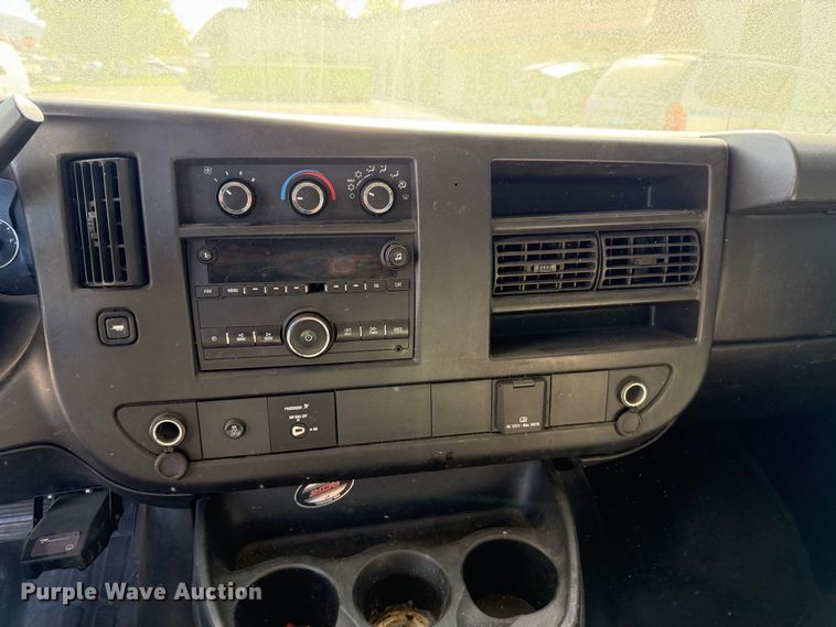 image for item EP3070 2015 Chevrolet Express 2500 van
