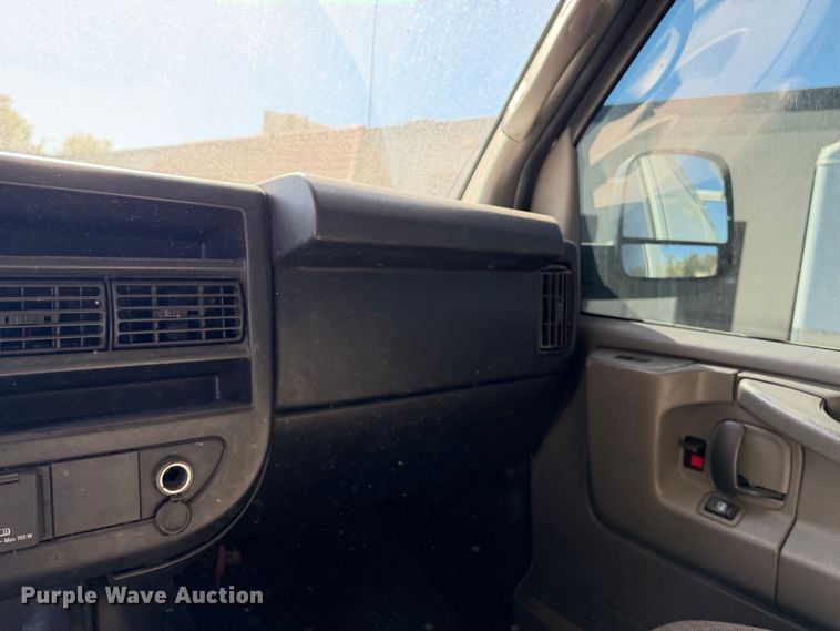 image for item EP3070 2015 Chevrolet Express 2500 van