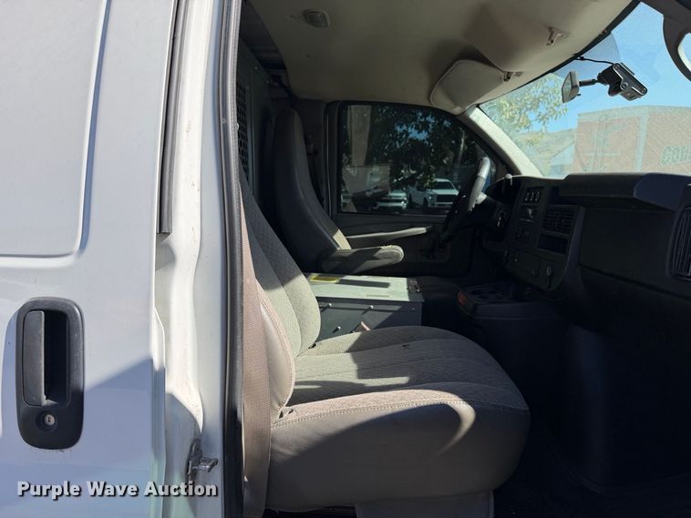 image for item EP3070 2015 Chevrolet Express 2500 van