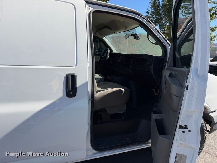 image for item EP3070 2015 Chevrolet Express 2500 van