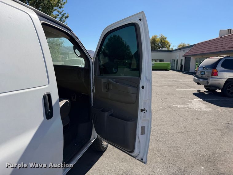 image for item EP3070 2015 Chevrolet Express 2500 van