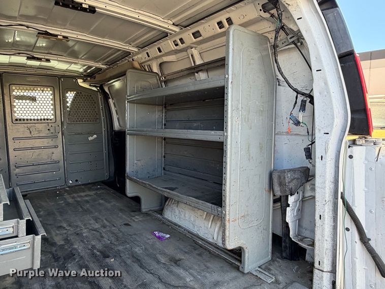 image for item EP3070 2015 Chevrolet Express 2500 van