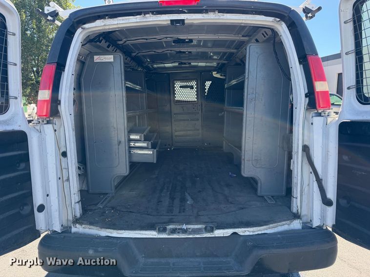 image for item EP3070 2015 Chevrolet Express 2500 van