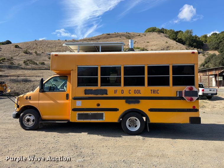 image for item EP3104 1999 Chevrolet Express camper