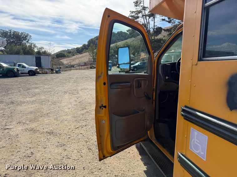 image for item EP3104 1999 Chevrolet Express camper