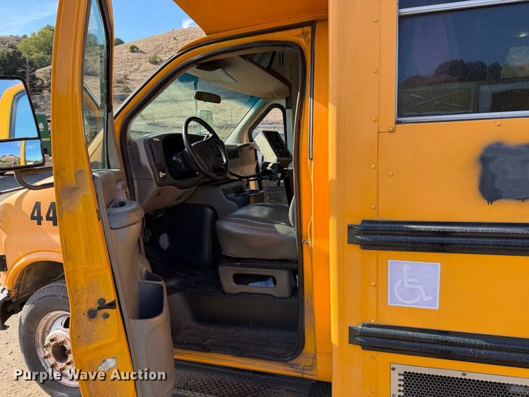 image for item EP3104 1999 Chevrolet Express camper