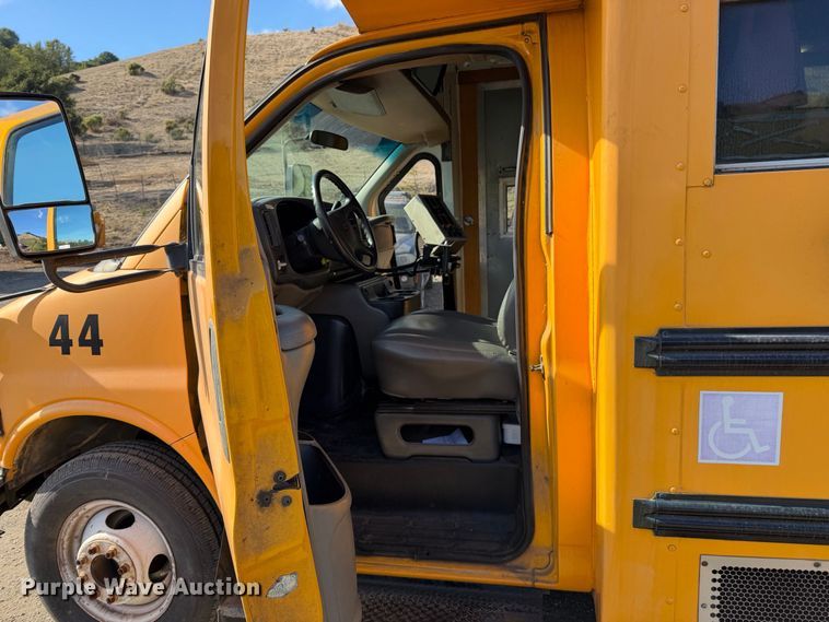image for item EP3104 1999 Chevrolet Express camper