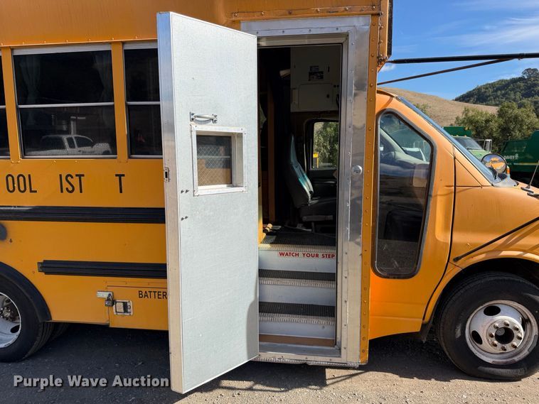 image for item EP3104 1999 Chevrolet Express camper