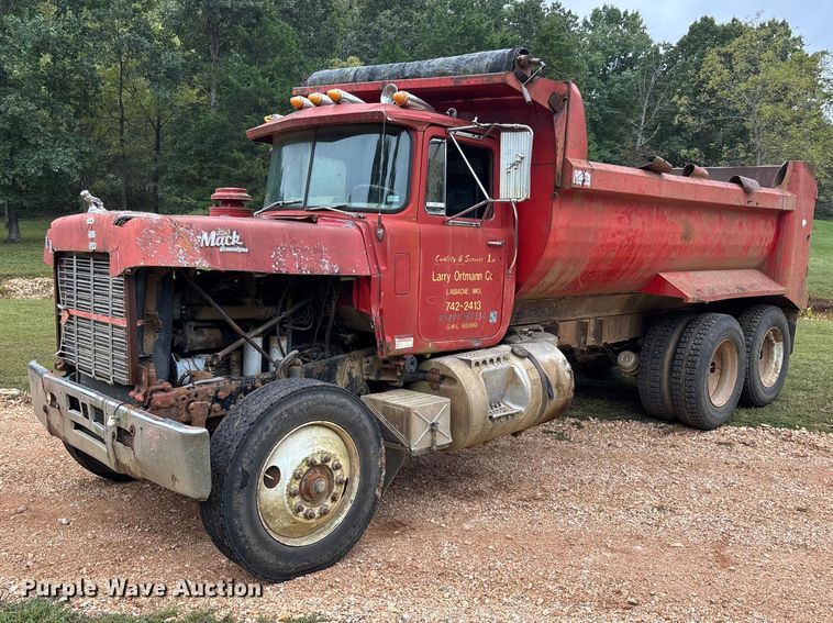 image for item ER3385 1985 Mack R688ST dump truck