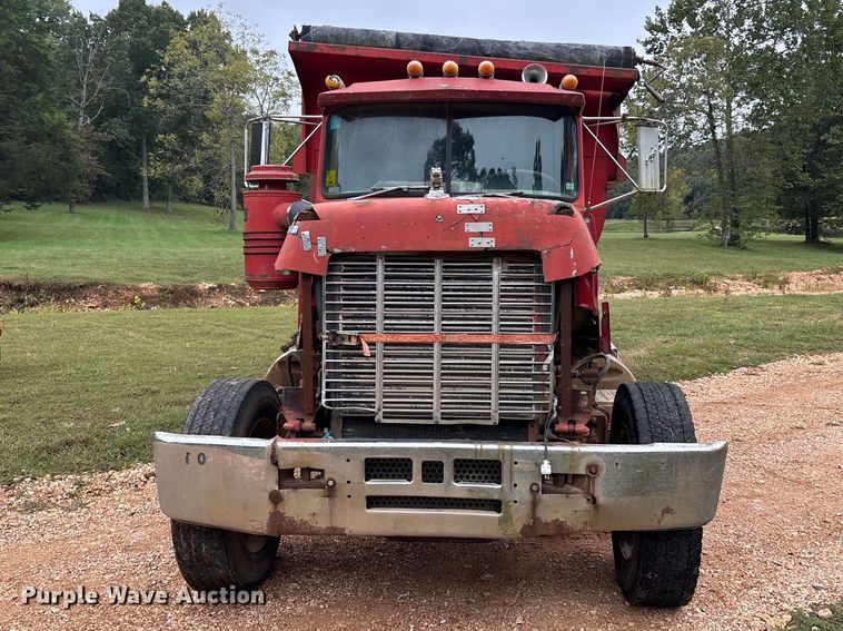 image for item ER3385 1985 Mack R688ST dump truck