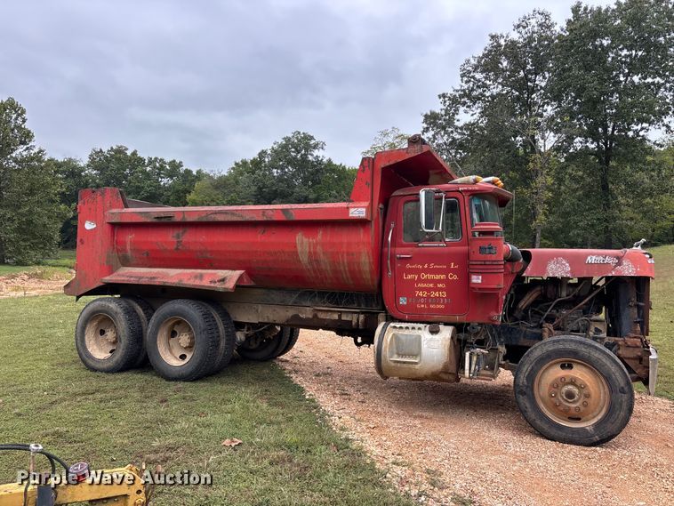 image for item ER3385 1985 Mack R688ST dump truck