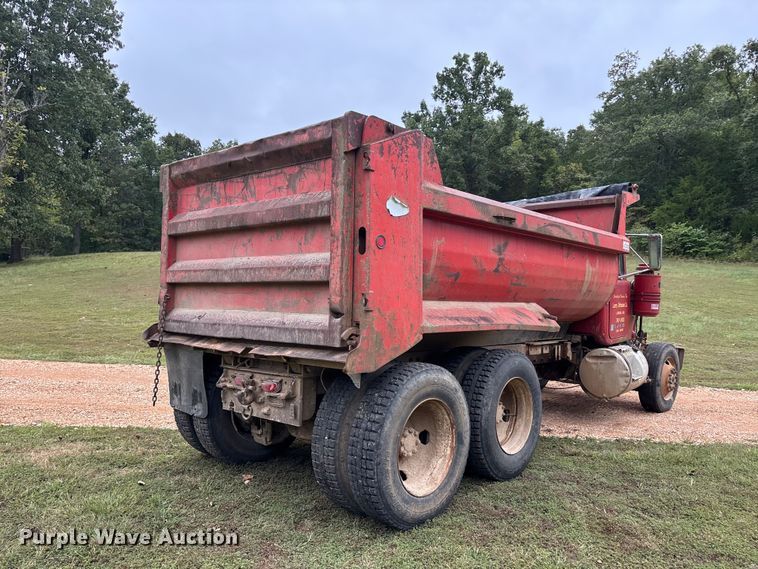 image for item ER3385 1985 Mack R688ST dump truck
