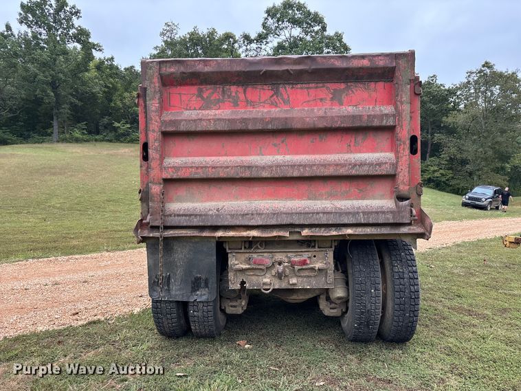 image for item ER3385 1985 Mack R688ST dump truck