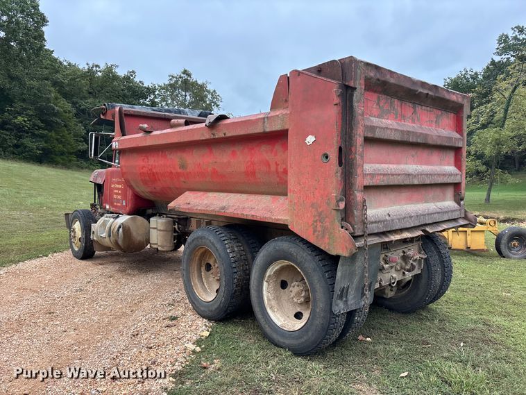 image for item ER3385 1985 Mack R688ST dump truck