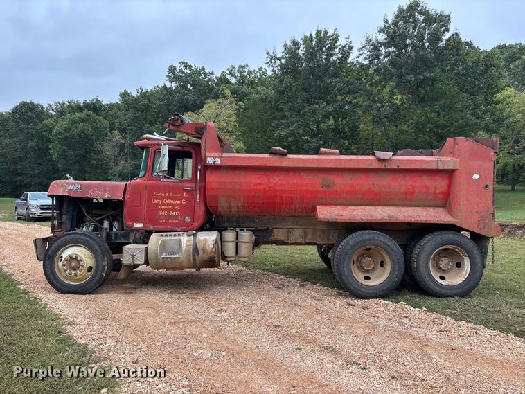image for item ER3385 1985 Mack R688ST dump truck