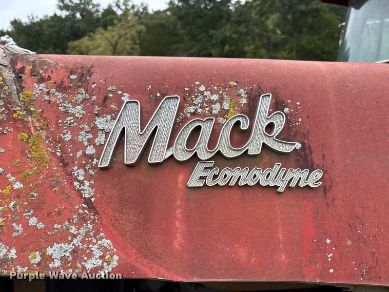 image for item ER3385 1985 Mack R688ST dump truck