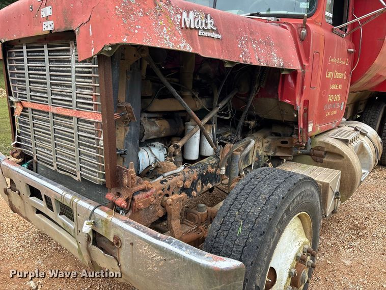image for item ER3385 1985 Mack R688ST dump truck