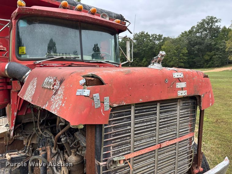 image for item ER3385 1985 Mack R688ST dump truck