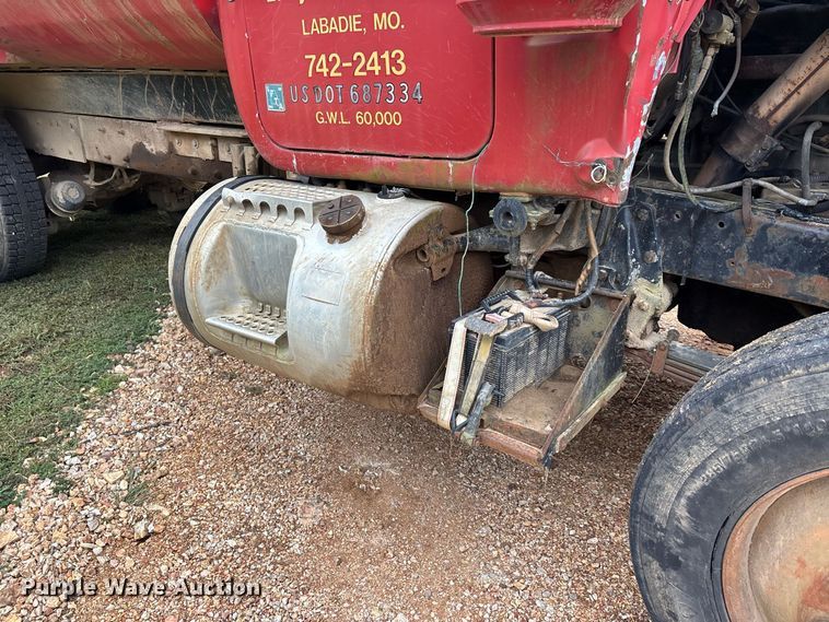 image for item ER3385 1985 Mack R688ST dump truck
