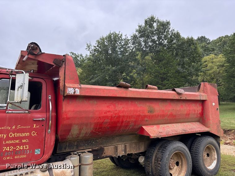image for item ER3385 1985 Mack R688ST dump truck