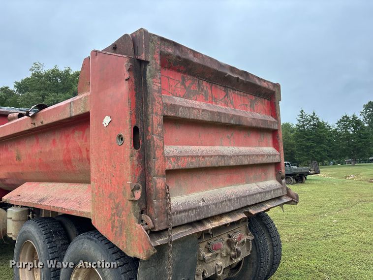 image for item ER3385 1985 Mack R688ST dump truck