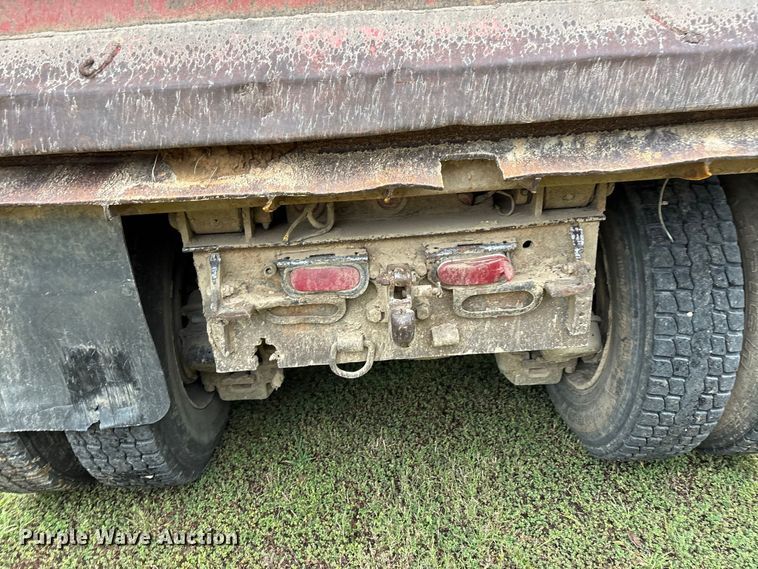 image for item ER3385 1985 Mack R688ST dump truck