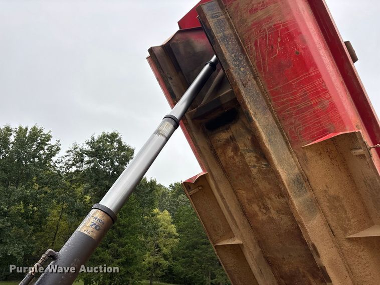 image for item ER3385 1985 Mack R688ST dump truck