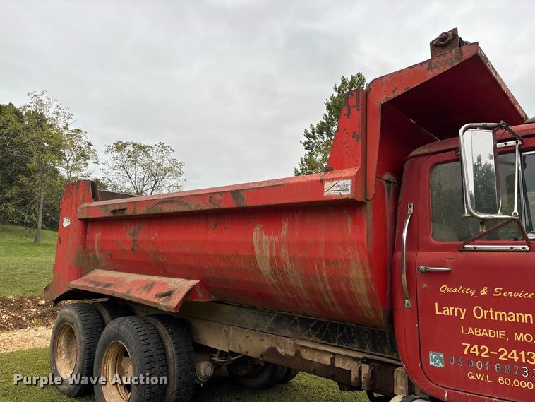image for item ER3385 1985 Mack R688ST dump truck