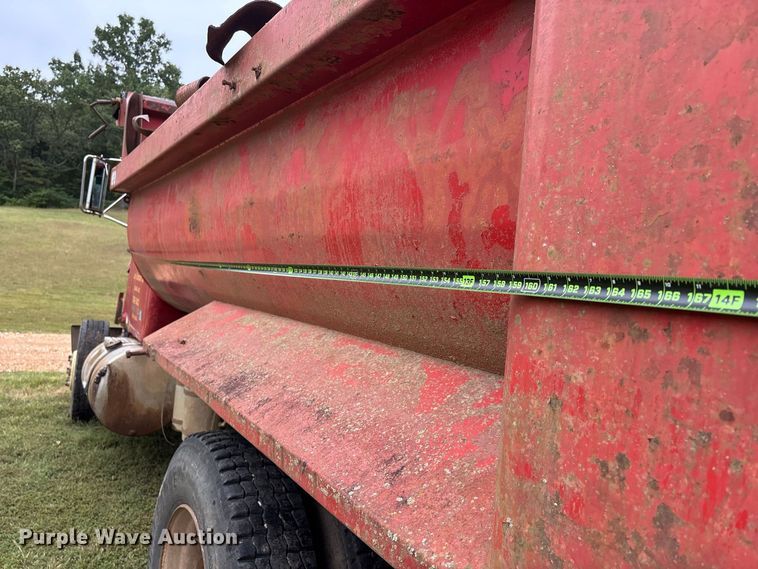 image for item ER3385 1985 Mack R688ST dump truck