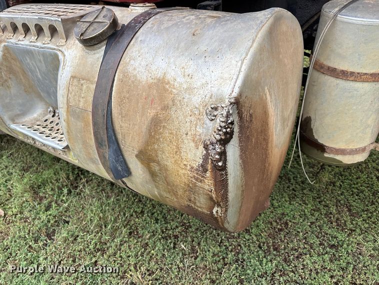 image for item ER3385 1985 Mack R688ST dump truck