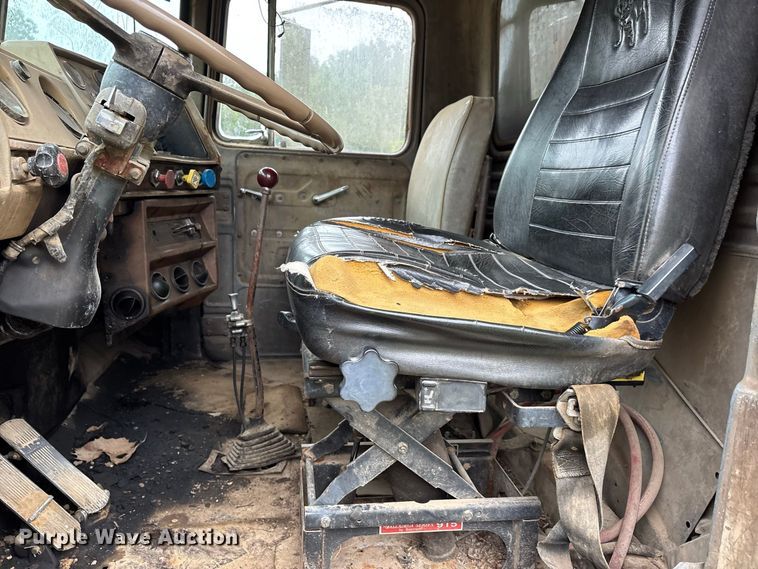 image for item ER3385 1985 Mack R688ST dump truck